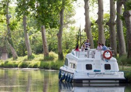 A Guide to Canal-Boating in France