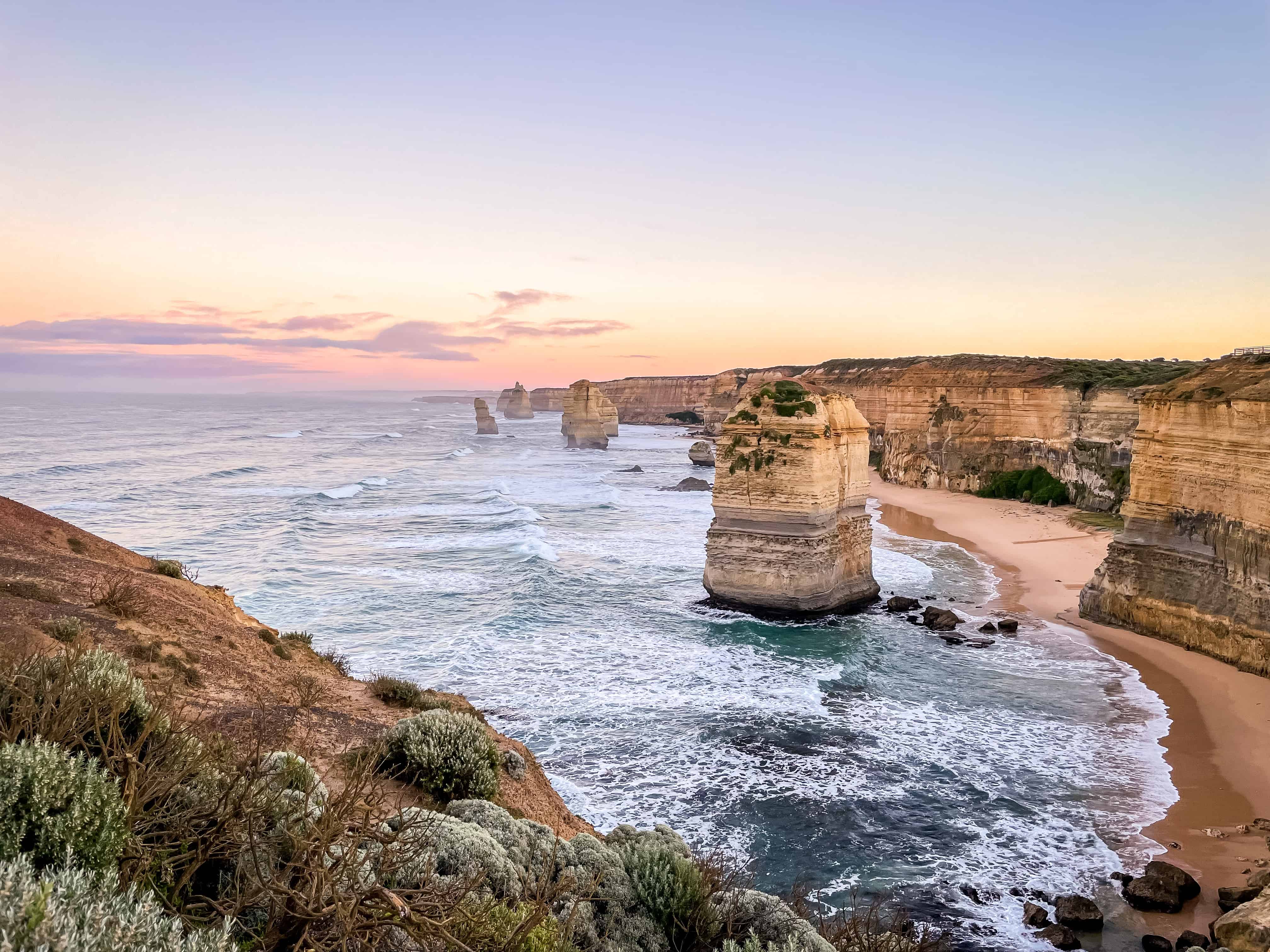Driving the Great Ocean Road to the Twelve Apostles