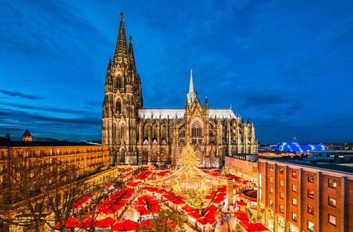<em>Christmas market in front of the Cathedral of Cologne, Germany</em>