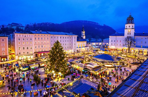 <em>Christmas markets in Salzburg, Austria</em>