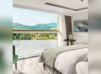 Riverside balcony cabin
