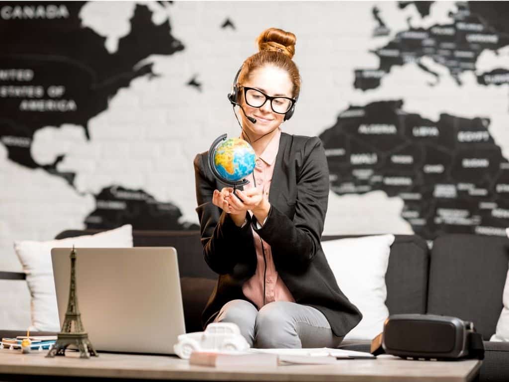 Why Booking with a Travel Agent Isn’t Dead – And Why It Might Just Be Your Smartest Move Yet!