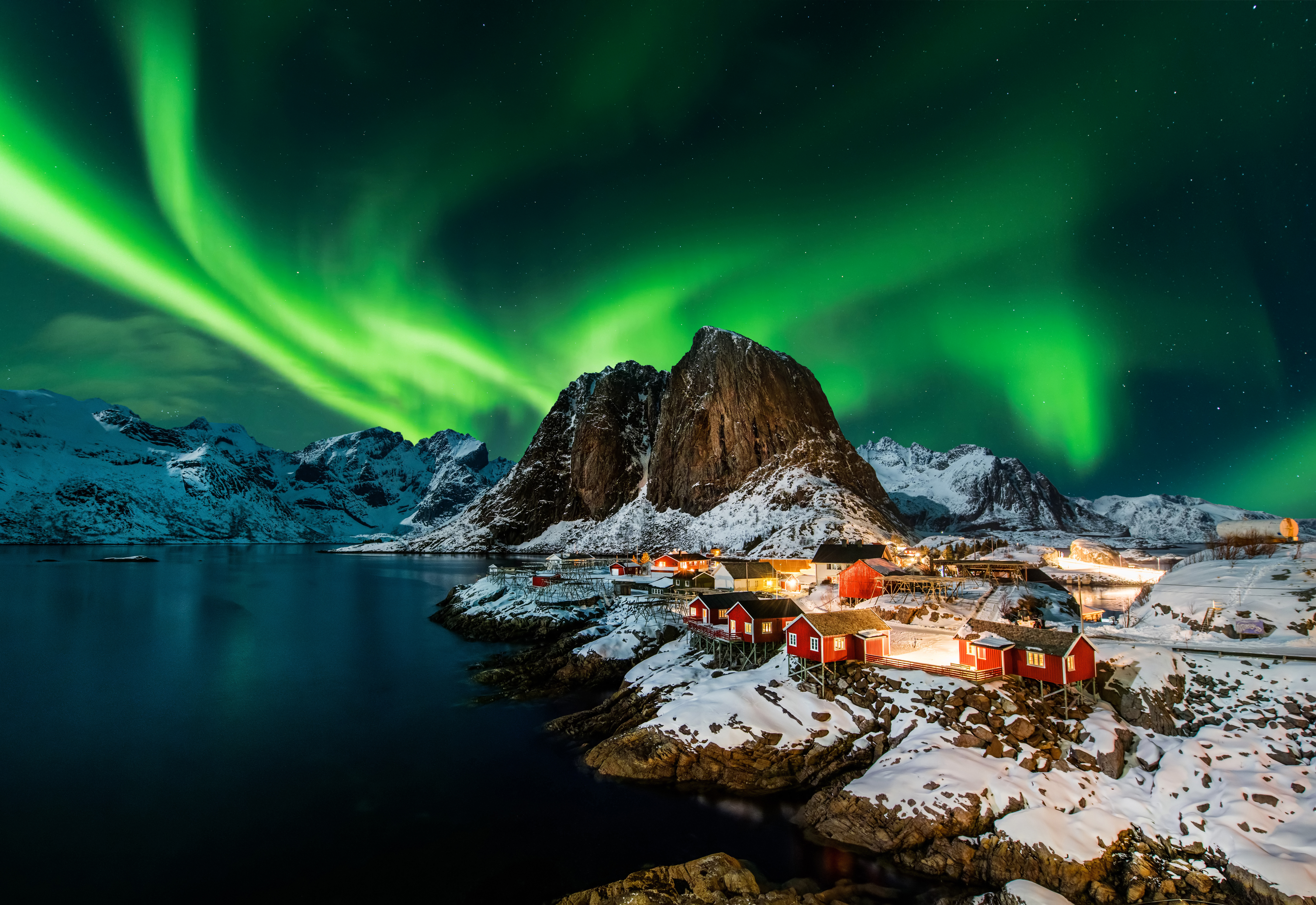 Tailor-Made Northern Lights Adventure: Norway & Lapland Guide