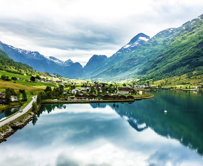 Top Reasons to Stay Here: