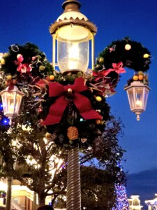 MICKEY CHRISTMAS WREATH 