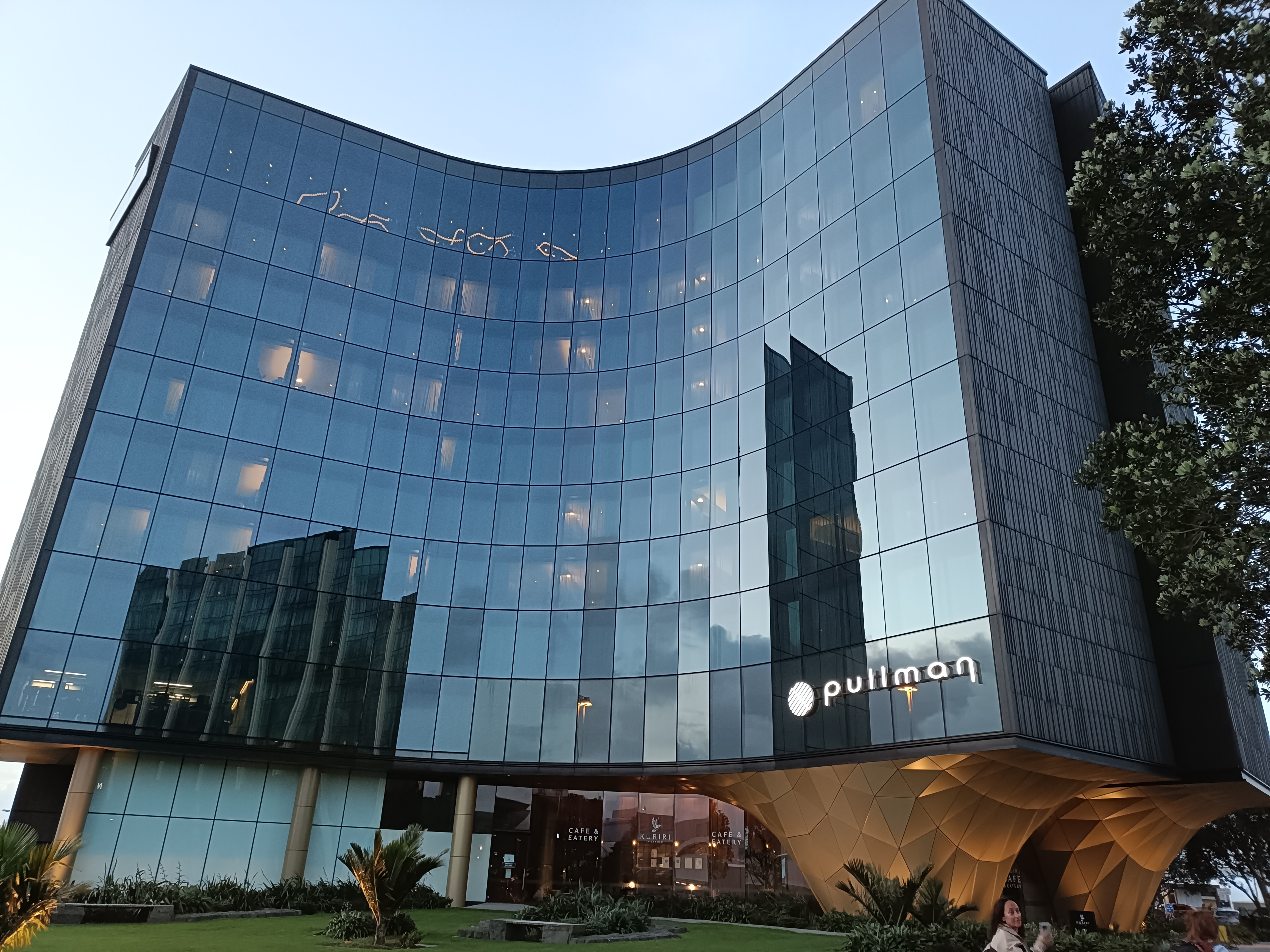 Hotel Review: What Makes Te Arikinui Pullman Auckland Airport Different?