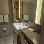 Spacious bathroom with Premium Freyja toiletries